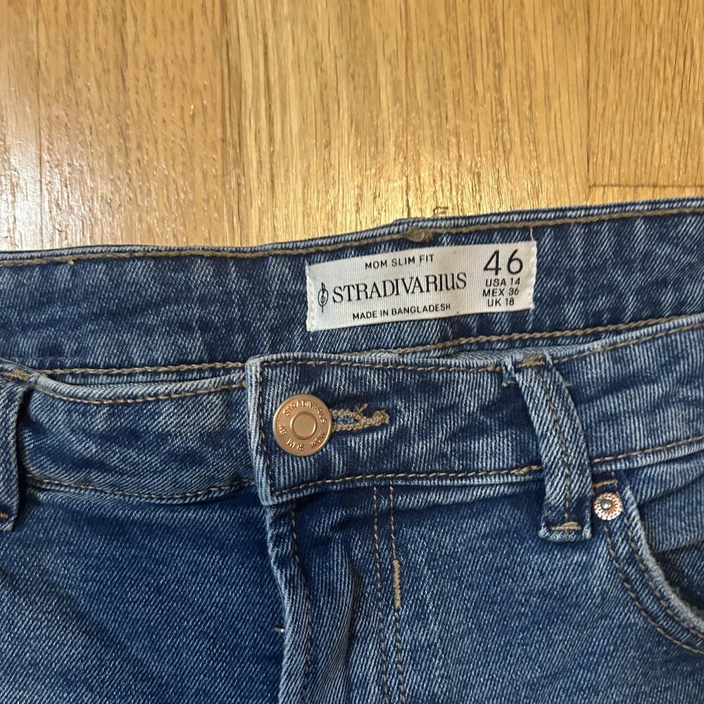 Stradivarius slim mom jean with stretch in authentic blue us size 14